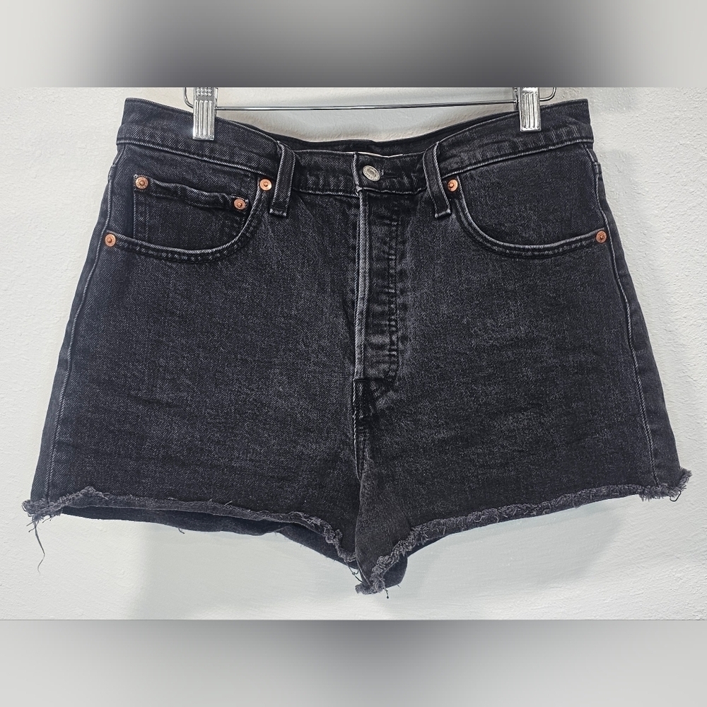 Levis Premium Women's Denim Big E Black Button Fly Ribcage Shorts Size 31